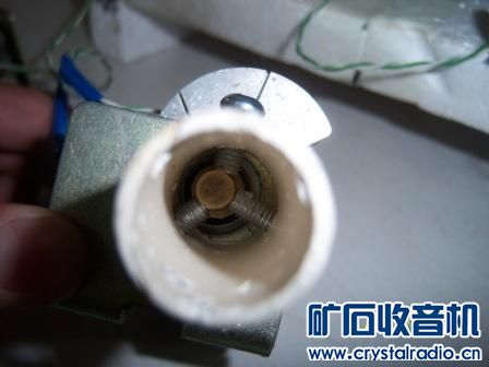 100_4367.JPG 用废旧材料制作的收音机空气联可变电容的旋钮