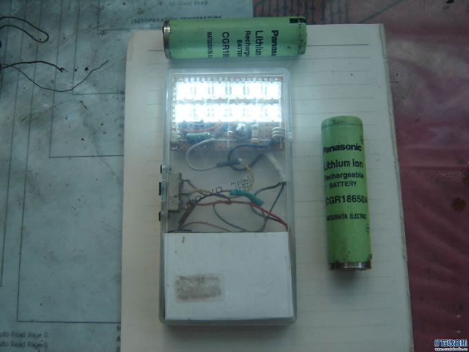 DSC00312-1.jpg 新版多用LED灯,比烟盒还小巧