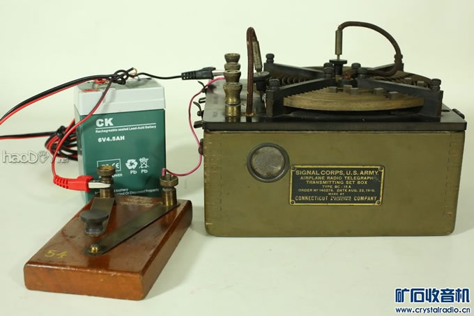 02接上按键电源后1.jpg 1918年美国飞机BC-15A火花发报机试机成功