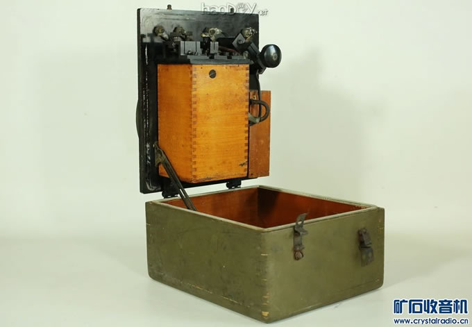 02a.jpg 1918年美国飞机BC-15A火花发报机试机成功