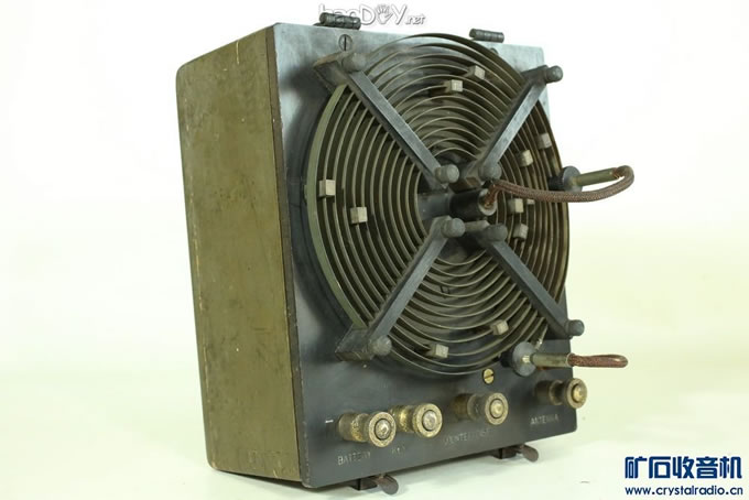 01a.jpg 1918年美国飞机BC-15A火花发报机试机成功