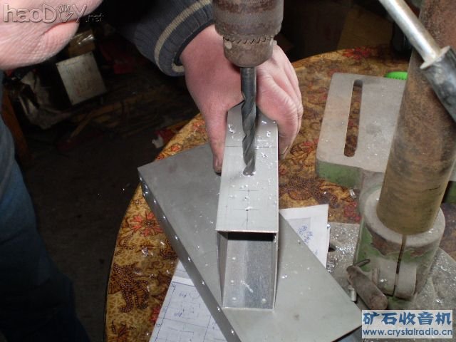 钻孔中.JPG 通吃7、8、9以及平板5脚管、身形百变小单端胆机壳制作