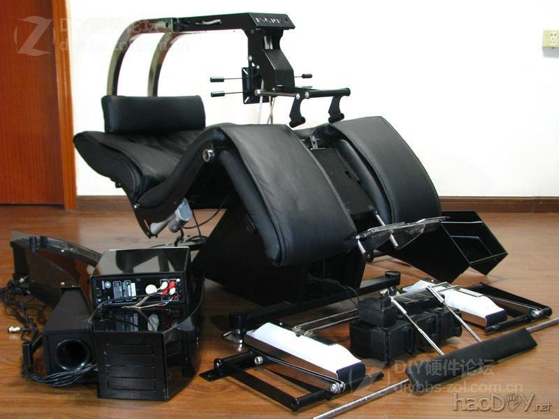 点击查看大图 晒下我260斤重的钢铁怪兽 三屏 电控变形姿态调节电脑椅