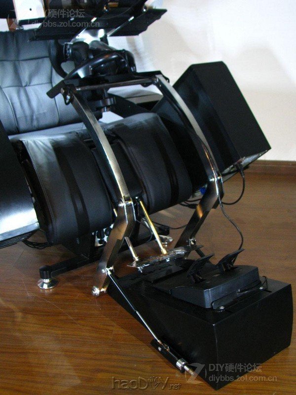 点击查看大图 晒下我260斤重的钢铁怪兽 三屏 电控变形姿态调节电脑椅