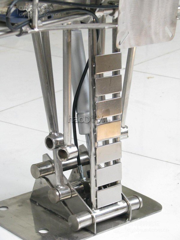 点击查看大图 晒下我260斤重的钢铁怪兽 三屏 电控变形姿态调节电脑椅