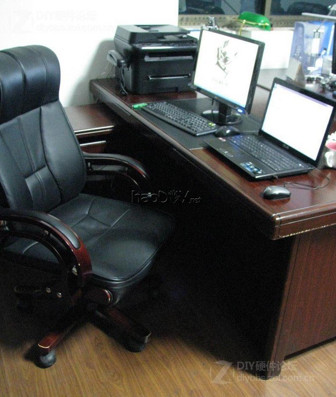 点击查看大图 晒下我260斤重的钢铁怪兽 三屏 电控变形姿态调节电脑椅