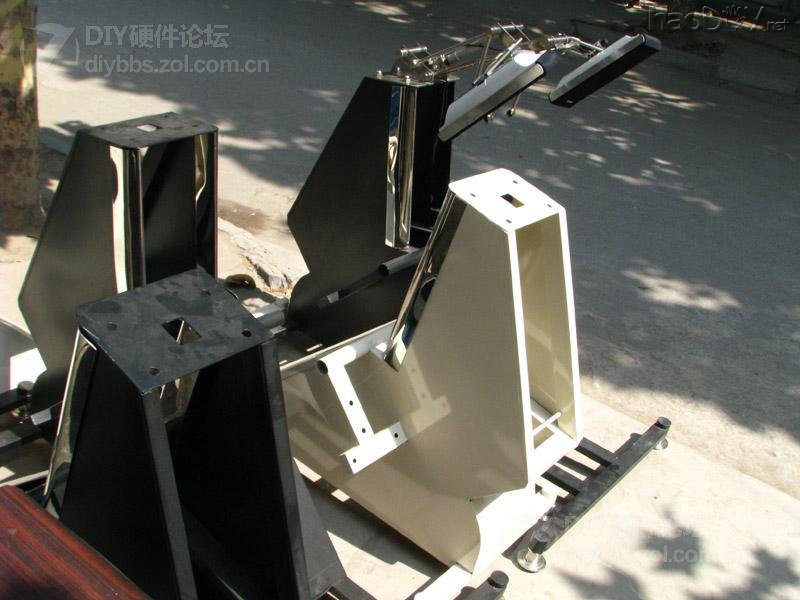 点击查看大图 晒下我260斤重的钢铁怪兽 三屏 电控变形姿态调节电脑椅