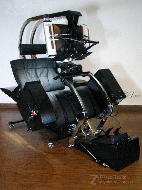 点击查看大图 晒下我260斤重的钢铁怪兽 三屏 电控变形姿态调节电脑椅