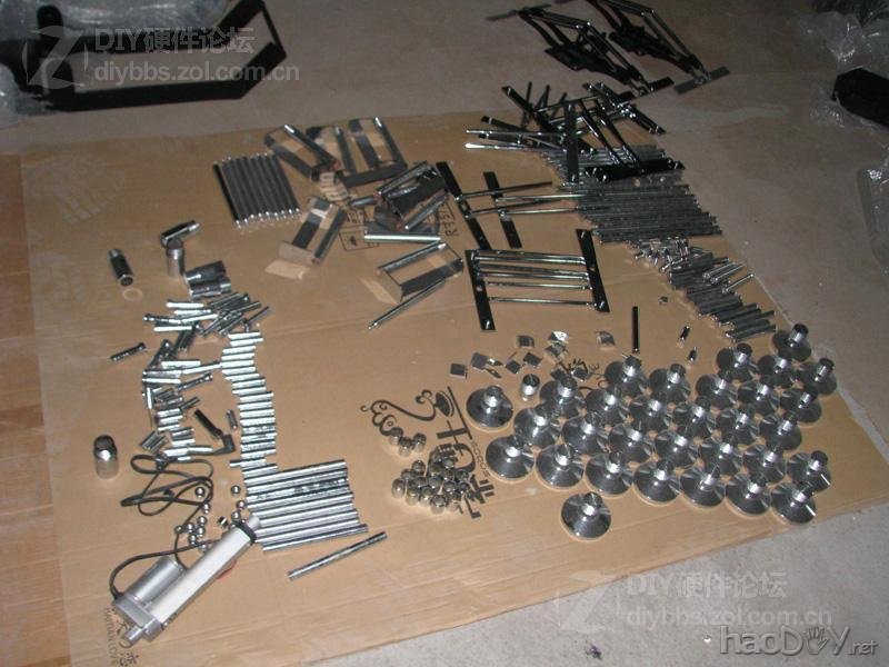 点击查看大图 晒下我260斤重的钢铁怪兽 三屏 电控变形姿态调节电脑椅