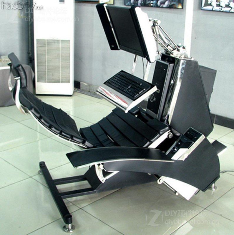 点击查看大图 晒下我260斤重的钢铁怪兽 三屏 电控变形姿态调节电脑椅