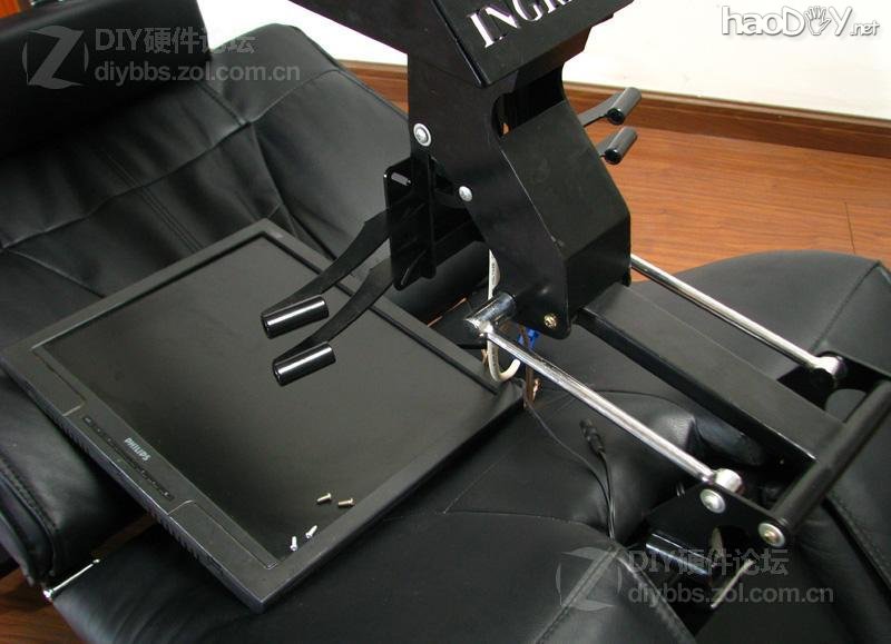 点击查看大图 晒下我260斤重的钢铁怪兽 三屏 电控变形姿态调节电脑椅