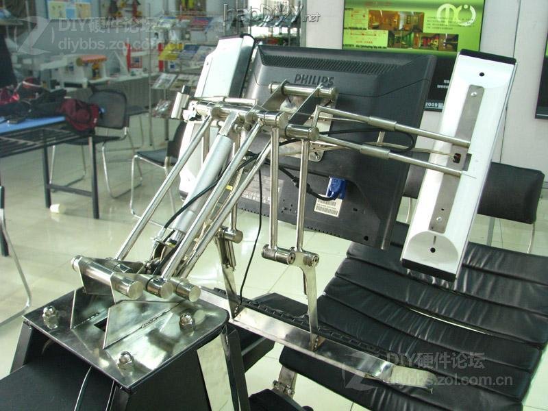 点击查看大图 晒下我260斤重的钢铁怪兽 三屏 电控变形姿态调节电脑椅