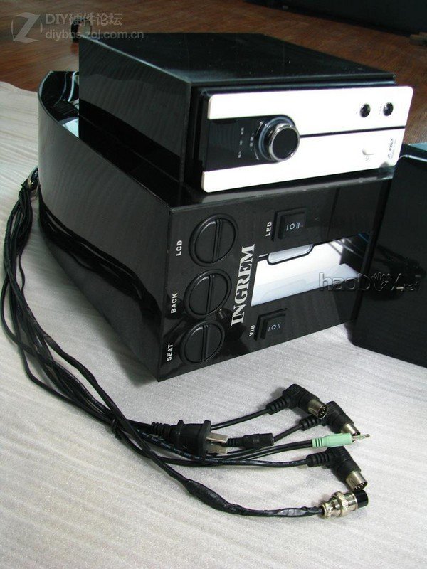 点击查看大图 晒下我260斤重的钢铁怪兽 三屏 电控变形姿态调节电脑椅