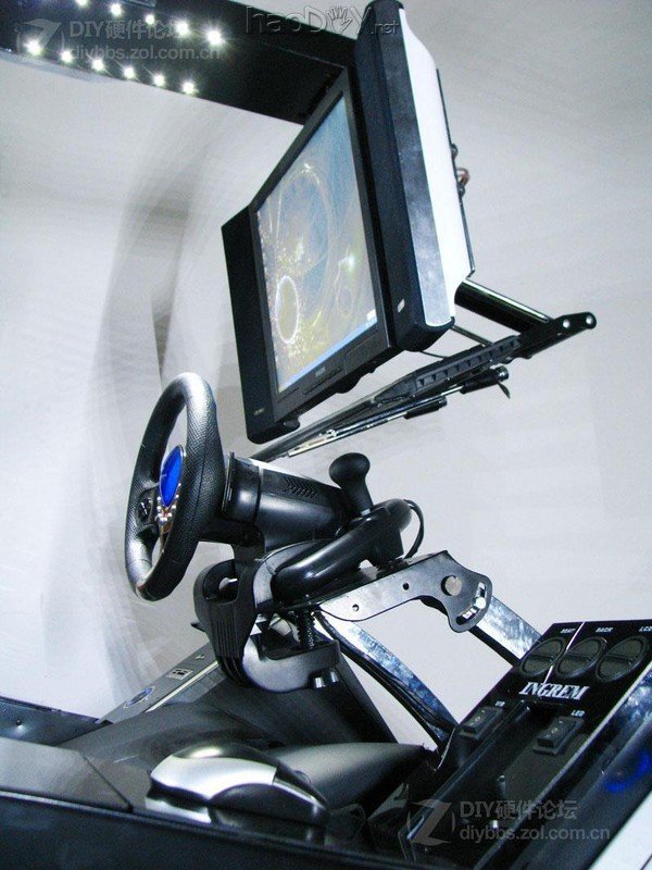 点击查看大图 晒下我260斤重的钢铁怪兽 三屏 电控变形姿态调节电脑椅