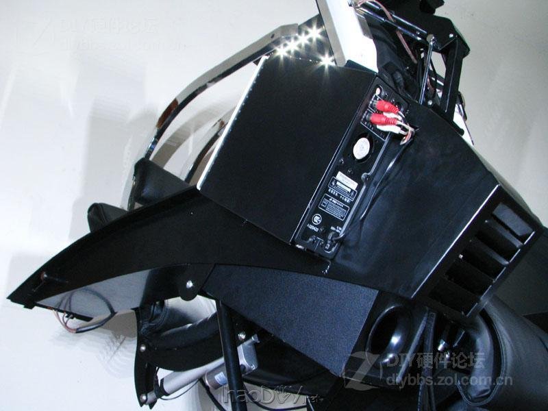 点击查看大图 晒下我260斤重的钢铁怪兽 三屏 电控变形姿态调节电脑椅