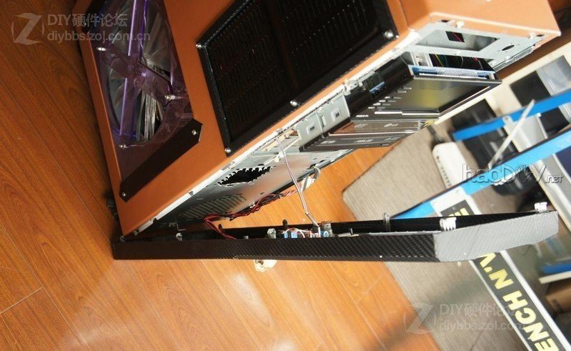 点击查看大图 复古风格 人造革贴皮电脑机箱