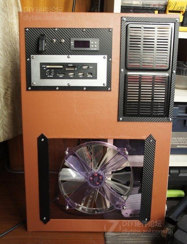 点击查看大图 复古风格 人造革贴皮电脑机箱