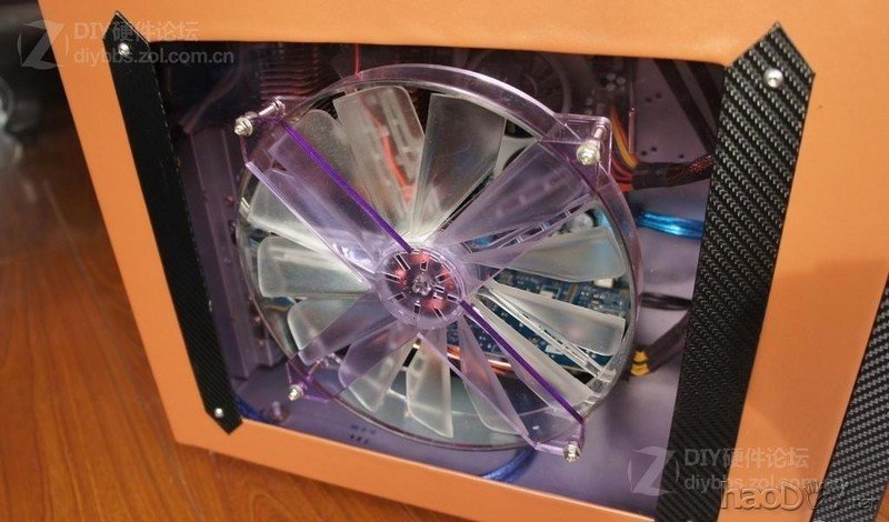 点击查看大图 复古风格 人造革贴皮电脑机箱