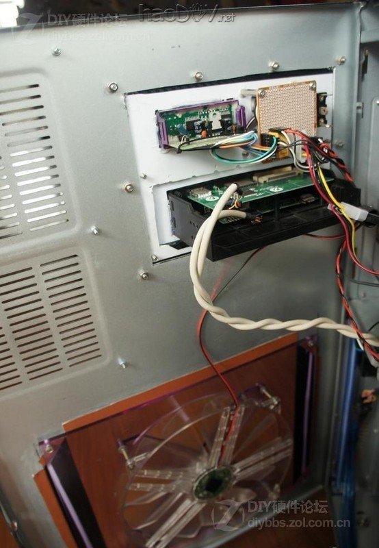 点击查看大图 复古风格 人造革贴皮电脑机箱