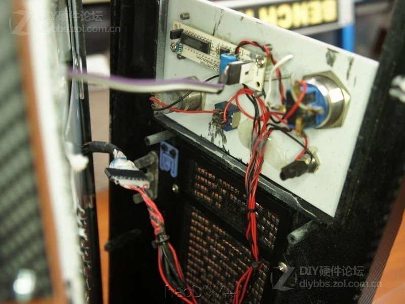 点击查看大图 复古风格 人造革贴皮电脑机箱