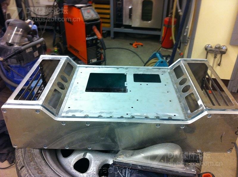 点击查看大图 红黑色的高端试验台 Test bench V2机箱改造