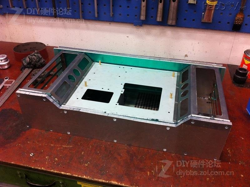 点击查看大图 红黑色的高端试验台 Test bench V2机箱改造