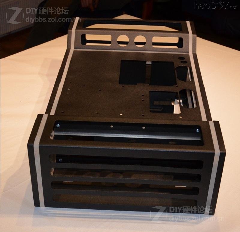 点击查看大图 红黑色的高端试验台 Test bench V2机箱改造