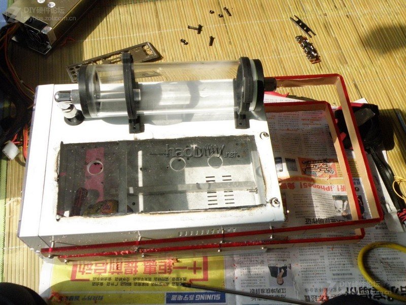 点击查看大图 经过两个月的折腾 终于整出来个能拿出手的改造电脑机箱