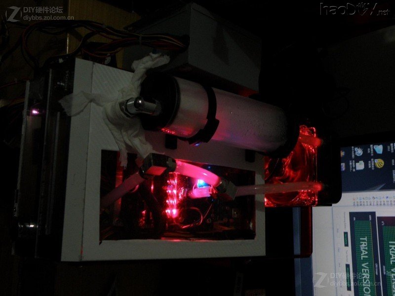 点击查看大图 经过两个月的折腾 终于整出来个能拿出手的改造电脑机箱