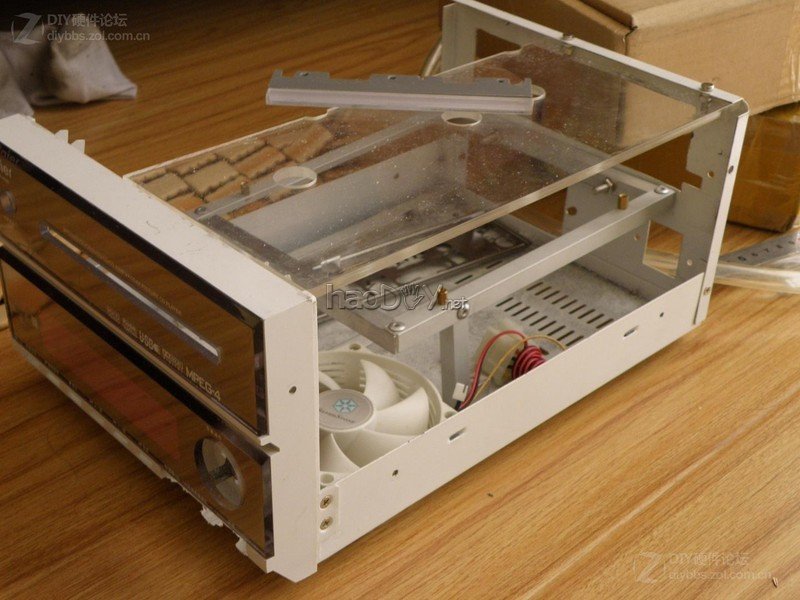 点击查看大图 经过两个月的折腾 终于整出来个能拿出手的改造电脑机箱