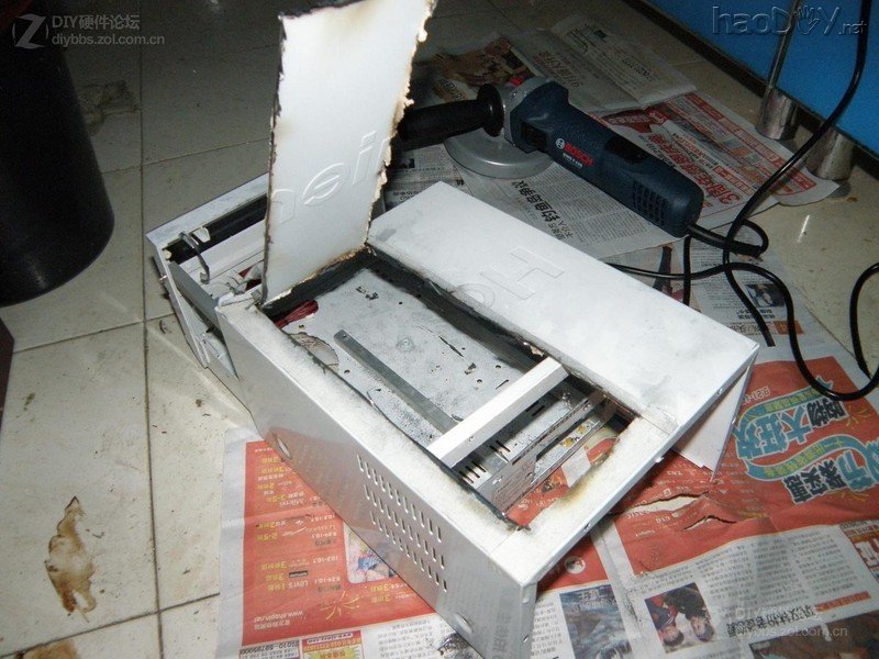 点击查看大图 经过两个月的折腾 终于整出来个能拿出手的改造电脑机箱