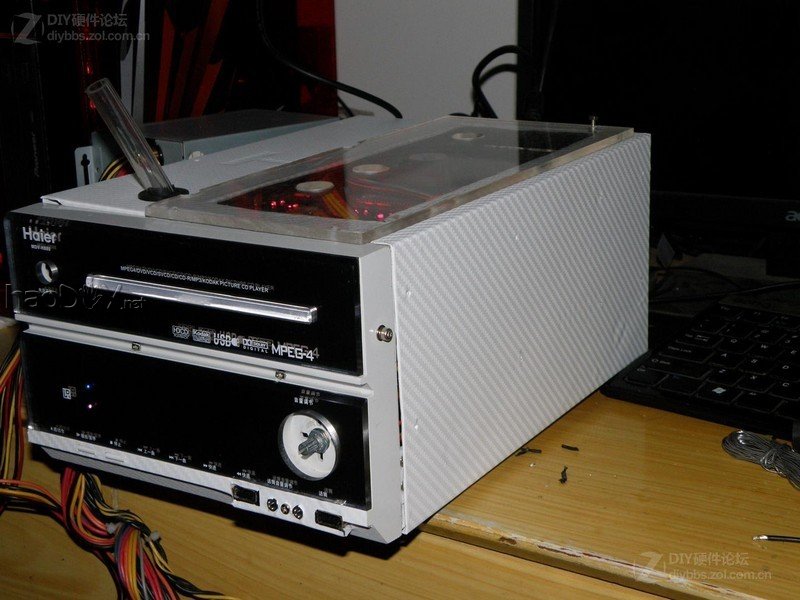 点击查看大图 经过两个月的折腾 终于整出来个能拿出手的改造电脑机箱