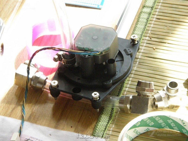 点击查看大图 经过两个月的折腾 终于整出来个能拿出手的改造电脑机箱