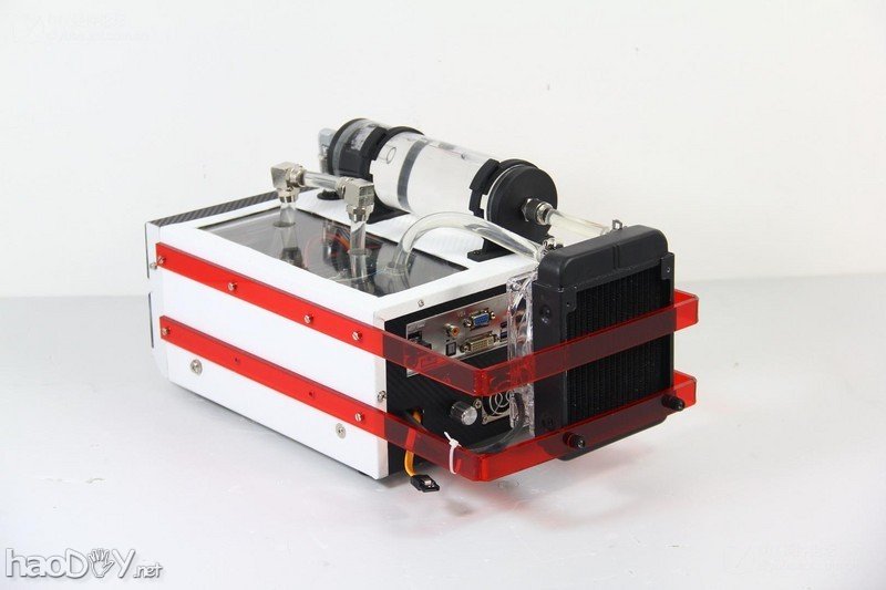 点击查看大图 经过两个月的折腾 终于整出来个能拿出手的改造电脑机箱