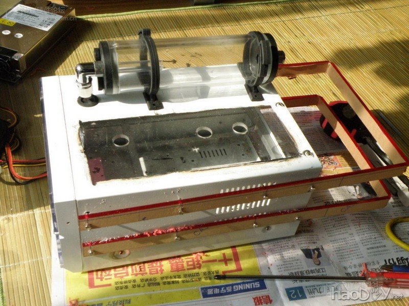 点击查看大图 经过两个月的折腾 终于整出来个能拿出手的改造电脑机箱