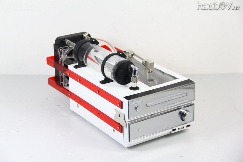 点击查看大图 经过两个月的折腾 终于整出来个能拿出手的改造电脑机箱