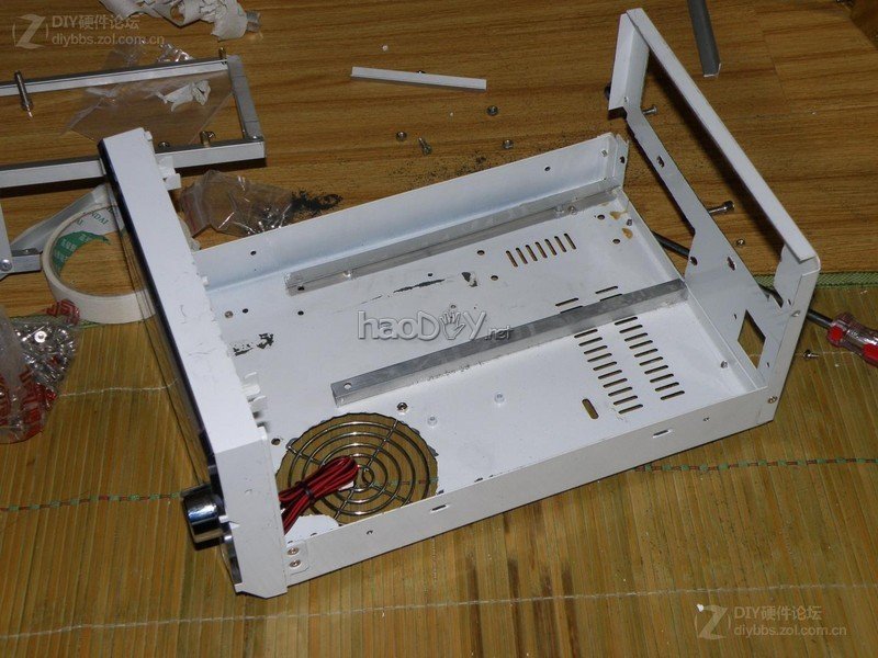 点击查看大图 经过两个月的折腾 终于整出来个能拿出手的改造电脑机箱
