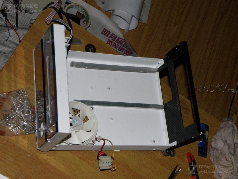 点击查看大图 经过两个月的折腾 终于整出来个能拿出手的改造电脑机箱