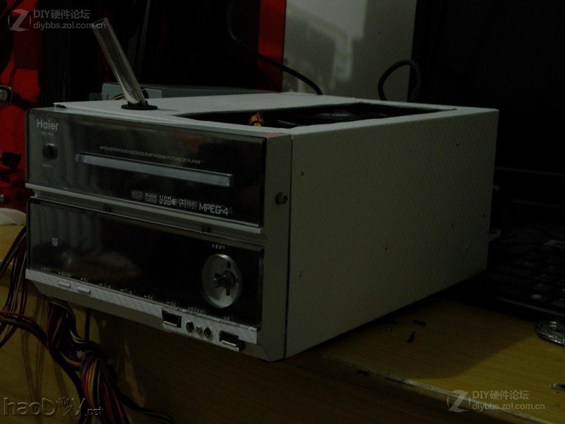 点击查看大图 经过两个月的折腾 终于整出来个能拿出手的改造电脑机箱