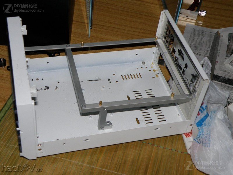 点击查看大图 经过两个月的折腾 终于整出来个能拿出手的改造电脑机箱