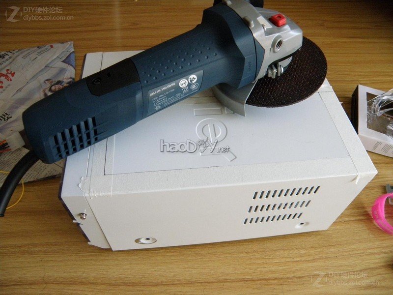 点击查看大图 经过两个月的折腾 终于整出来个能拿出手的改造电脑机箱