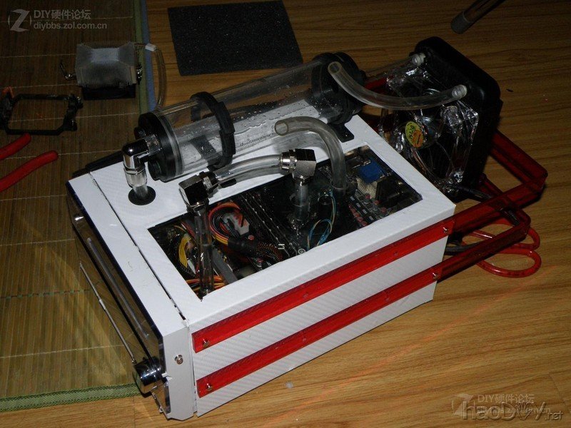 点击查看大图 经过两个月的折腾 终于整出来个能拿出手的改造电脑机箱