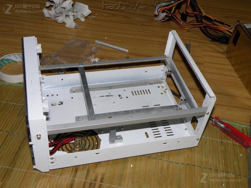 点击查看大图 经过两个月的折腾 终于整出来个能拿出手的改造电脑机箱