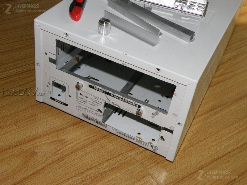 点击查看大图 经过两个月的折腾 终于整出来个能拿出手的改造电脑机箱