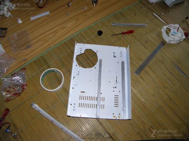 点击查看大图 经过两个月的折腾 终于整出来个能拿出手的改造电脑机箱