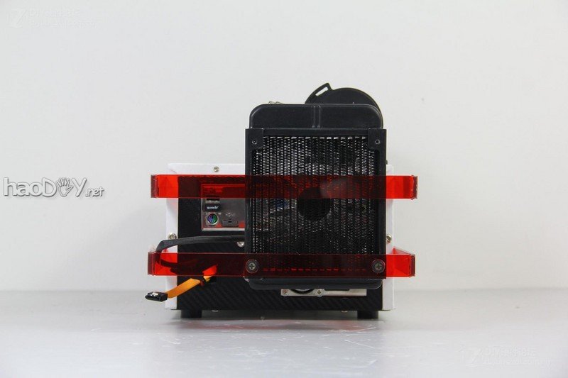 点击查看大图 经过两个月的折腾 终于整出来个能拿出手的改造电脑机箱