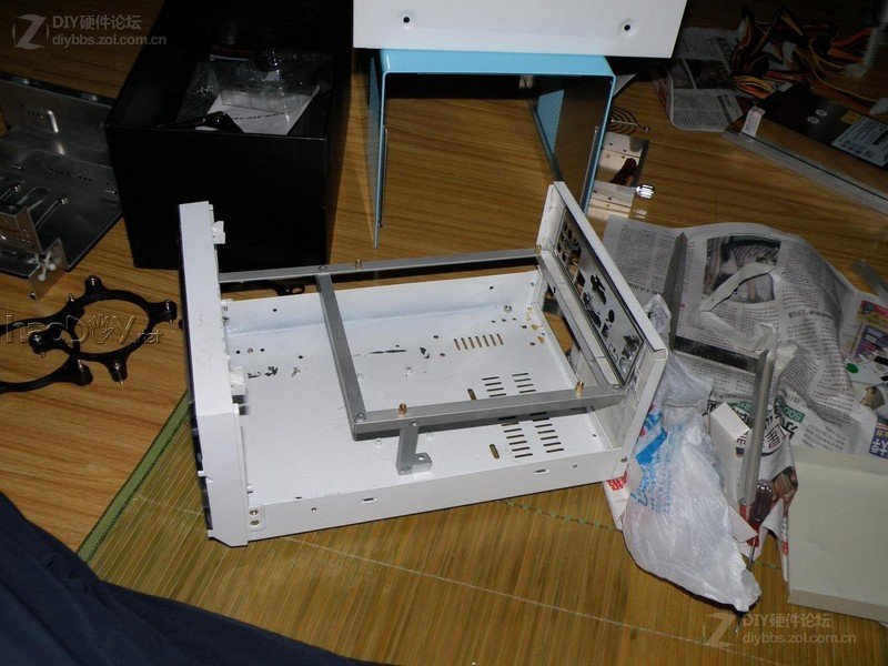 点击查看大图 经过两个月的折腾 终于整出来个能拿出手的改造电脑机箱
