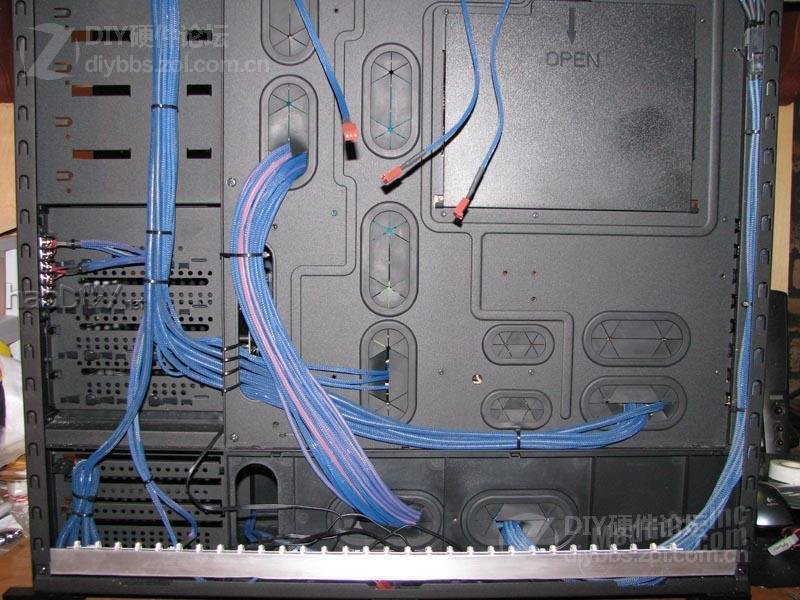 点击查看大图 蓝色复仇者,Bluebeards Revenge电脑机箱改造