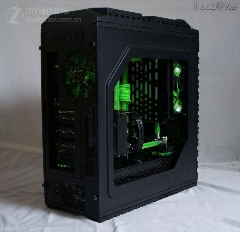 点击查看大图 荷兰的CM-HAF-XL电脑机箱改装改造