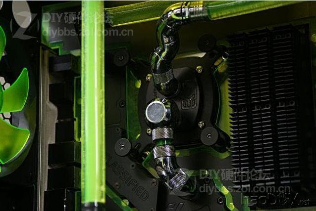 点击查看大图 荷兰的CM-HAF-XL电脑机箱改装改造